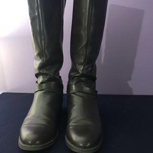 Chaps ridding boots women in a dark brown size 10B